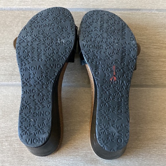 Vionic Black Ariana Sandal Size: 8 - Picture 7 of 7